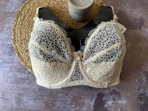 Мягкий бюстгальтер на косточках с кружевной чашкой Finikin бежевый 90G 2896 фото